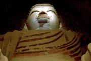 Der Kopf des großen Buddha von Dunhuang. Die 26 Meter hohe Buddhafigur aus Ton im Zentrum der Tausend-Buddha-Höhlen stellt den historischen Buddha dar.