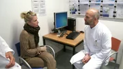 Dr. Küpper hat ein offenes Ohr für Catrin.