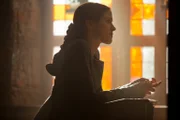 Margaret Beaufort (Amanda Hale) betet weiter um den Anspruch ihres Sohnes auf den Thron ...