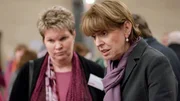 Die Kölner Oberbürgermeisterin Henriette Reker (r) im Gespräch mit Bürgern beim "Stadtgespräch".