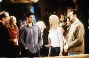 Dr. Ross Geller (David Schwimmer), Phoebe Buffay (Lisa Kudrow)