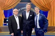 NDR Fernsehen AM LAUFENDEN BAND, "Die große Jubiläumsshow mit Jörg Pilawa", am Montag (22.12.14) um 20:15 Uhr.
Jörg Pilawa mit Oliver Pocher und dessen Vater Gerhard.