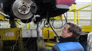Bei der Autoverwertung Kerstingjohänner laufen die Telefone heiß. Die Aussicht auf eine Prämienzahlung hat viele Kunden neugierig gemacht und beschert dem Familienunternehmen zusätzliche Arbeit.