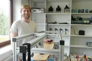 Ingenieur Matthias Thiele am Lastprüfstand