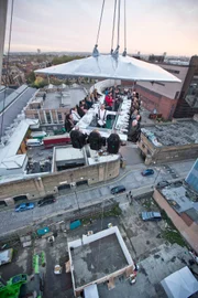 Heston Blumenthal serviert seine Pies 100 Fuß über dem Londoner East End.