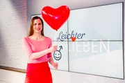 MITTELDEUTSCHER RUNDFUNK
MDR um 4 - Leichter Lieben - Carla Thiele
Neue Expertin bei „MDR um 4“: Ab 11. Mai widmet sich einmal im Monat die Leipziger Ärztin und Sexualtherapeutin Dr. med. Carla Thiele dem Thema Liebe und Sexualität im MDR FERNSEHEN.
Unter dem Motto „Leichter Lieben“ berät die 41-jährige Leipzigerin im MDR Nachmittagsmagazin die MDR-Zuschauer in Sachen Liebe und Sexualität - ab 17 Uhr.
© MDR/Axel Berger, honorarfrei - Verwendung gemäß der AGB im engen inhaltlichen, redaktionellen Zusammenhang mit genannter MDR-Sendung bei Nennung "Bild: MDR/Axel Berger" (S2). MDR/HA Kommunikation, 04360 Leipzig, Tel: (0341) 300 6477 oder - 6463