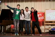 Stimmenimitator Marti Fischer (2.v.r.) und die 3 Nachwuchs-Comedians Luke Mockridge, Tahnee Schaffarczyk und Chris Tall begeistern sich in Occupy School für die wirklich wichtigen Dinge: eine Schule ohne Mathe, Freikakao und hitzefrei im Winter.