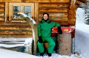 Das hat Michael Kessler noch nicht erlebt: Seine siebzehnte Expedition wird sein extremstes Abenteuer! Auf über 2.000 Meter Höhe kämpft er sich bei frostigen Minusgraden 200 Kilometer durch die wunderschön verschneite Bergwelt über die Alpen. Für Kessler wird die Luft verdammt dünn, denn er reist ohne Sauerstoffgerät – nur mit einem kleinen Schlitten! - Beginn der Expedition in Samnaun Dorf