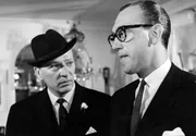Die Anführer der Posträuberbande im Film "Die Gentlemen bitten zur Kasse" (1966) - Archibald Arrow (Günther Neutze, li.) und "Major" Michael Donegan (Horst Tappert, re.)