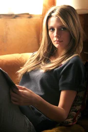 Mischa Barton (Marissa).