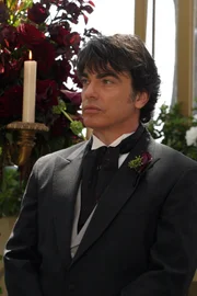 Peter Gallagher (Sandy Cohen).