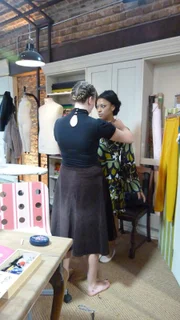 Jenni (l.) mit ihrem Model (Name unbekannt)