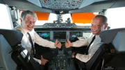 On the left: Lufthansa-Flottenchef Martin Hoell
