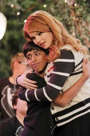 Karan Brar (Ravi Ross), Debby Ryan (Jessie Prescott).