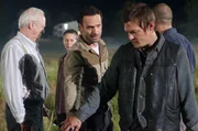 (L-R) Hershel Greene (Scott Wilson), Carol (Melissa Suzanne McBride), Rick Grimes (Andrew Lincoln), Daryl Dixon (Norman Reedus) and Shane Walsh (Jon Bernthal) - The Walking Dead - Season 2, Episode 11 - Photo Credit: Gene Page/AMC
