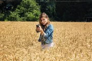 Carrie Hopewell (Ivana Milicevic)