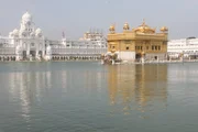 Der Goldene Tempel in Amritsar - der heiligste Schrein der Sikhs.
Honorarfrei - nur fr diese Sendung bei Nennung ZDF und Gert Anhalt