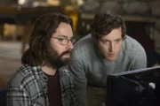 Martin Starr als Bertram Gilfoyle (l.) und Thomas Middleditch als Richard Hendricks (r.)