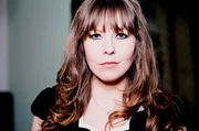 Katie Freudenschuss - Comedienne, Musikerin und "Sachensagerin".