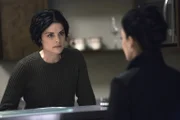 Während Weller alles versucht, einem Dieb das Wasser abzugraben, der den wertvollsten Rohstoff der Welt in seine Hände bekommen will, verheimlicht Jane (Jaimie Alexander, l.) ihrem Team, was ihr Bruder in seiner Vergangenheit ausgegraben hat ...