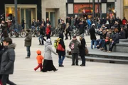 Der Entführer Uwe Braun (Edgar Selge) auf dem Alexanderplatz kurz nach der Geldübergabe.