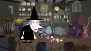 Nanny Plum (Mitte) will zusammen mit Ben und Holly den Frühjahrsputz bei Mrs. Witch machen.