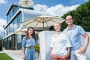 Ding Dong
Folge 2
Moderatorin Viola Tami mit Anna Riekstina und Stafan Camenzind
2020
SRF/Oscar Alessio