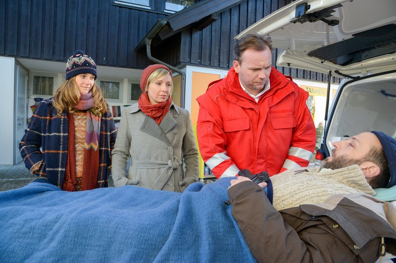 Vier Frauen und ein Todesfall Bilder