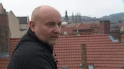 Kaminkehrermeister Ronald Walter auf den Dächern von Bamberg.