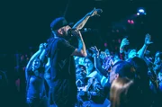 Seit 20 Jahren bringt Gentleman Reggae auf die Bühne und gibt weltweit Konzerte. Seine Bekanntheit nutzt er auch immer wieder für soziale Projekte wie eine Projektreise mit der Wasserinitiative Viva con Agua und nun beim PxP.