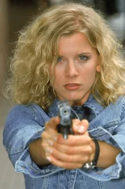 Lena (Eva Habermann), die engagierte Polizistin aus biederem Hause.