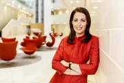 Exklusiv, kompakt, informativ: Annika de Buhr moderiert "Das Doku Magazin - täglich mehr verstehen" ...