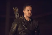 Oliver Queen (Stephen Amell)