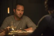 Macht sich sein ganzes Leben schwere Vorwürfe, dass er Taylors Entführung nicht verhindert hat, obwohl er damals noch ein kleiner Junge war: Weller (Sullivan Stapleton) ...