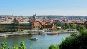 Ziel ihrer Reise ist die Moldaumetropole Prag.