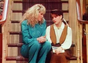 Samantha (Alyssa Milano, r.) weiß nicht, auf welches College sie gehen soll. Auch Angela (Judith Light, l.) kann ihr nicht helfen.