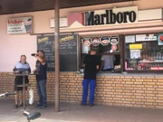 Mittagstisch beim Kiosk am Bahnhof.