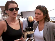 Det. Benson (Mariska Hargitay, r.) trifft Deborah Latrell (Catherine Dent), die einst gegen einen Vergewaltiger ausgesagt hat.