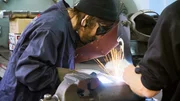 Ryan/ Alexis in der Autowerkstatt