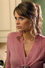 Mischa Barton (Marissa).