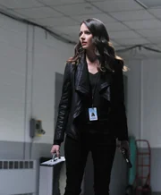 Root (Amy Acker)