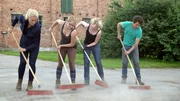 Hof kehren vor Stutenparade.
Weitere Fotos erhalten Sie auf Anfrage.