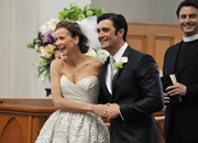 Brothers & Sisters
Die beste Hochzeit aller Zeiten - Walker Down The Aisle
Staffel 5, Episode 22
Glücklich verheiratet:
Rachel Griffiths als Sarah Whedon, Gilles Marini als Luc Laurent