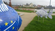 Bayerisches Fernsehen SCHÖNE OBERPFALZ - DER NORDEN, am Donnerstag (01.01.15) um 18:00 Uhr.
Karpfenskulpturen in Tirschenreuth. Der Landkreis Tirschenreuth ist ein Zentrum der Karpfenzucht.
