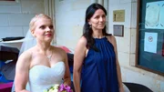 Gleich ist es soweit - Ines beruhigt Braut Annika