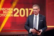2017 steckte voller spannender Ereignisse und bewegender Geschichten. Alle Höhepunkte und viele besondere Überraschungsgäste präsentiert RTL in seinem Jahresrückblick mit Günther Jauch.