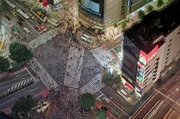 Tokios berühmteste Kreuzung in Shibuya ist immer belebt