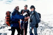 (v.l.n.r.) Luis (Hermann Giefer); Dr. Justus Hallstein (Harald Krassnitzer); Lisa Brunner (Janina Hartwig)