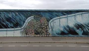 MDR Fernsehen DIE AUßENHÄNDLER (2), "DDR im Ausverkauf", am Dienstag (15.04.14) um 22:05 Uhr.
EastSideGallery