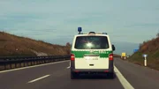 Ob wilde Verfolgungsjagden, überraschende Geständnisse oder spektakuläre Betrugsfälle - was Polizisten, Versicherungsermittler & Co erleben, ist alles andere als alltäglich.